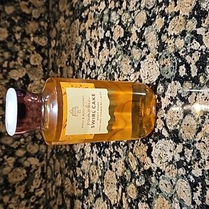 BBW Pumpkin Swirl Cake Body Wash